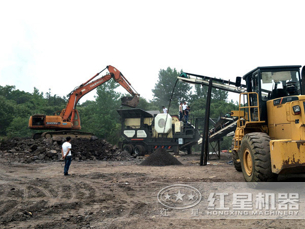 轉(zhuǎn)場靈活，移動自由的矸石移動破碎機