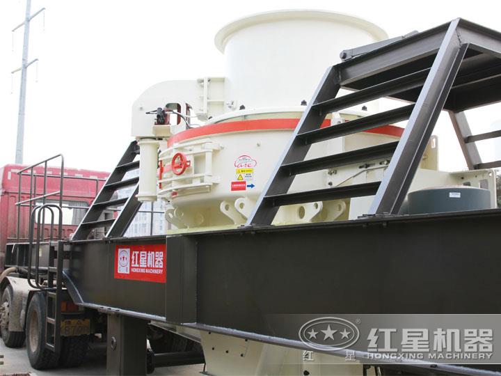 HVI沖擊式移動破碎站，產(chǎn)量70-585t/h，稀油自潤滑